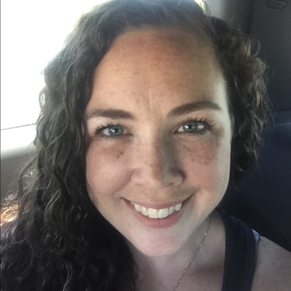 Meet your Posher, Aly - Picture 1 of 1